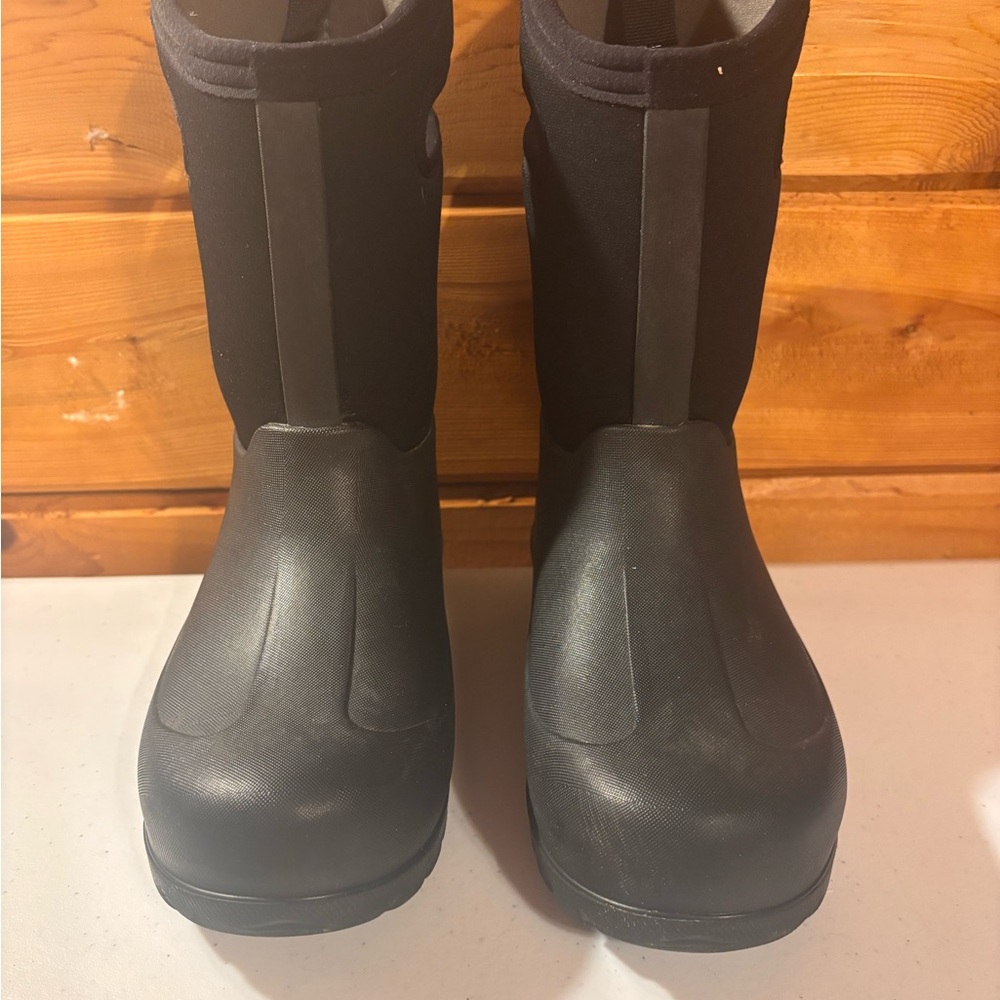 Bogs Kids Black Winter Boots size 2 Rated to -35